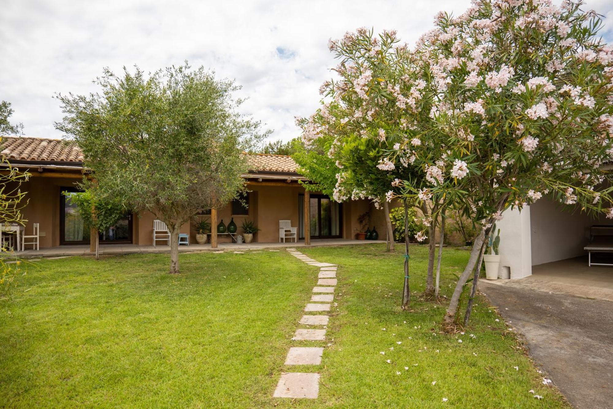 Il Casale Villa Teulada Exteriör bild